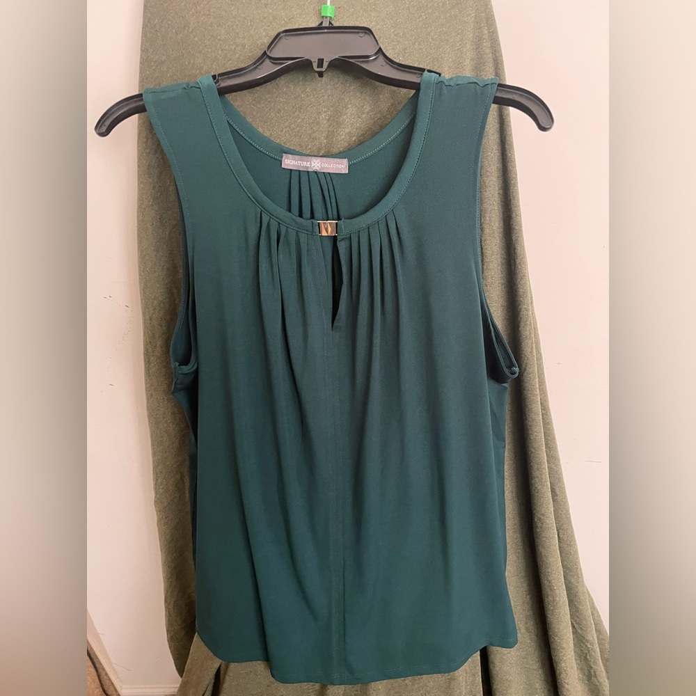 Green Signature Collection Top - Picture 9 of 9